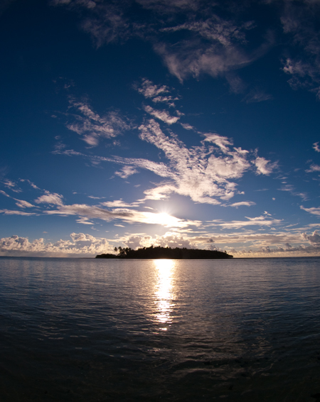 Majuro環礁の島の夕日.jpg